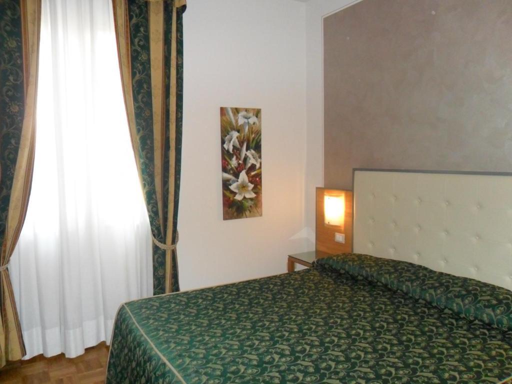 Hotel Riviera Segrate Room photo